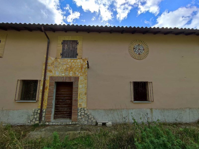 Klein huisje op het platteland in Cagnano Amiterno