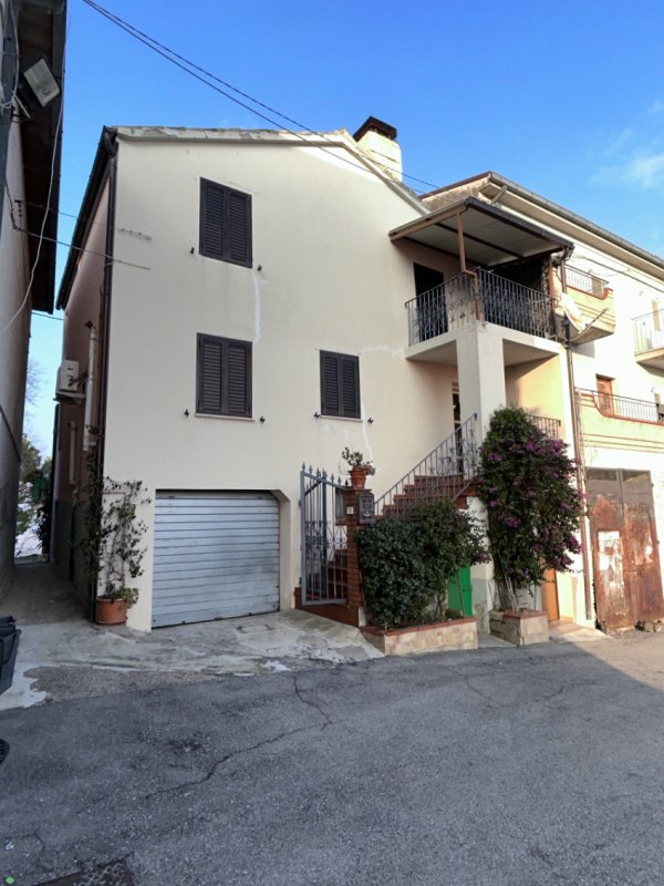 House in Cellino Attanasio