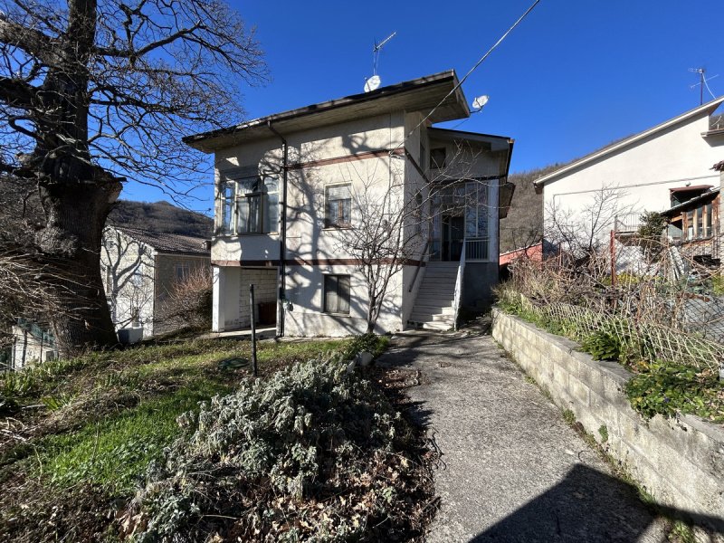 Detached house in Montorio al Vomano