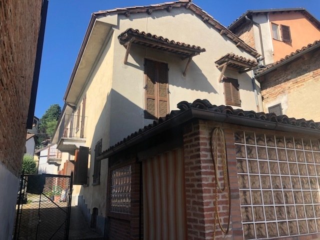 Half-vrijstaande woning in Castagnole delle Lanze