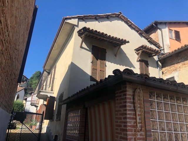 Half-vrijstaande woning in Castagnole delle Lanze