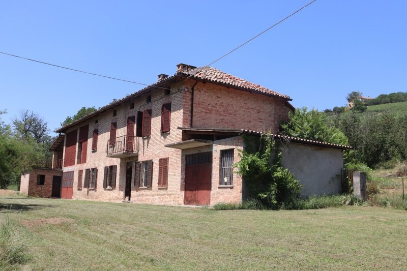 Casa en Costigliole d'Asti