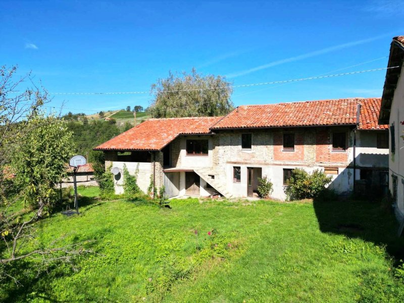 Country house in Bossolasco