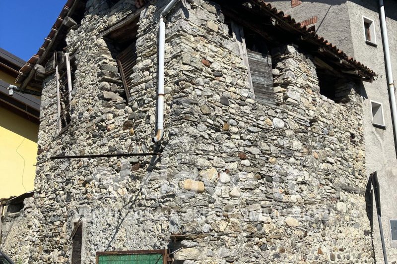 Einfamilienhaus in Brezzo di Bedero
