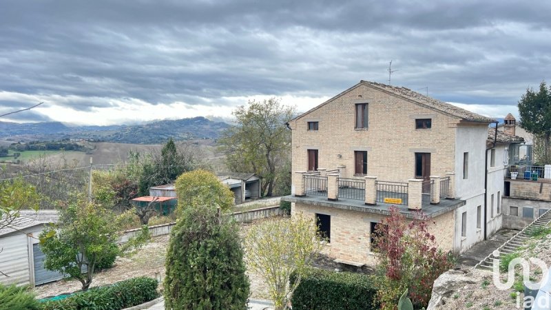Detached house in Falerone