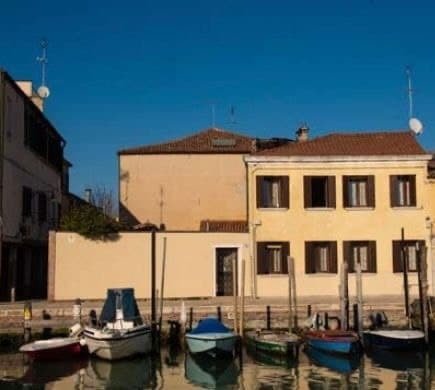 Hus från källare till tak i Venedig