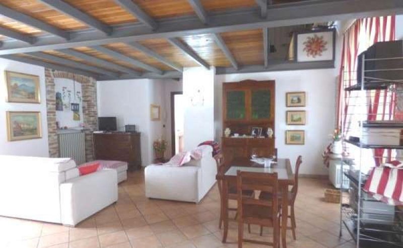 Casa semi indipendente a Serravalle Langhe