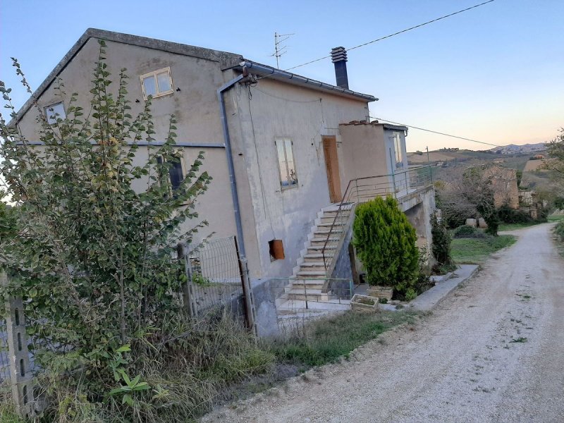 Casa de campo en Castignano
