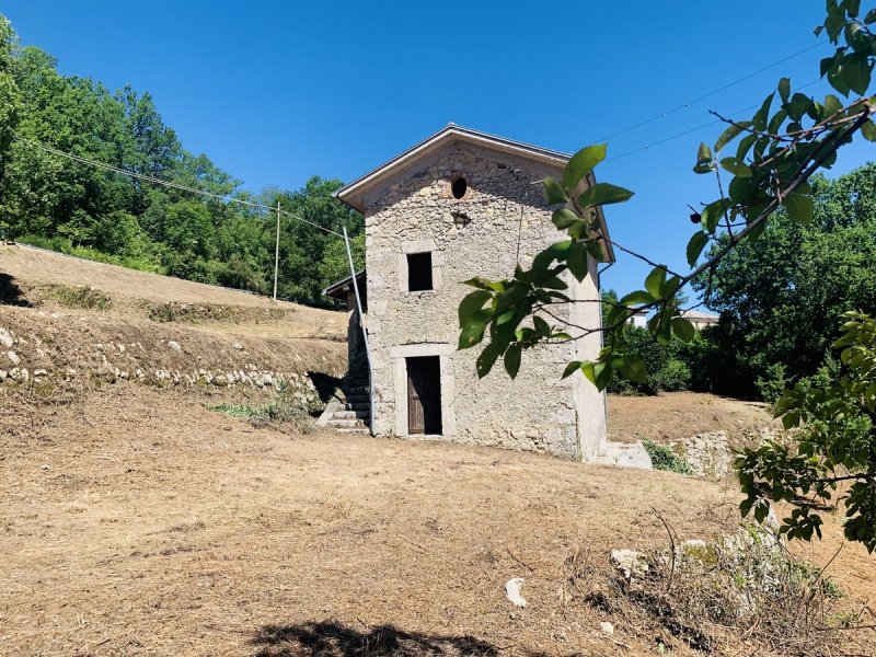 Klein huisje op het platteland in Santopadre