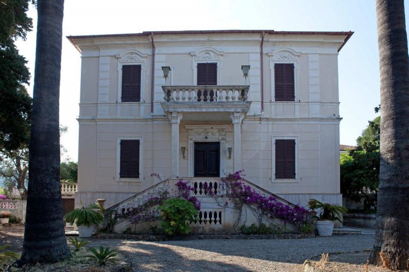 Villa en Diano Castello