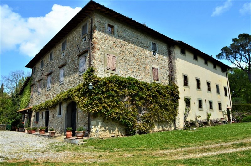 Half-vrijstaande woning in Barberino di Mugello