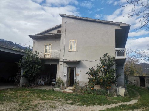 House in Montebello di Bertona