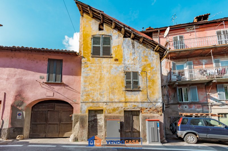 Hus från källare till tak i Mondovì