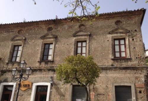 Historiskt hus i Tiriolo
