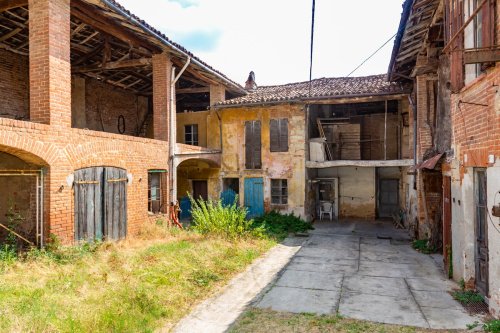 Half-vrijstaande woning in Montemagno