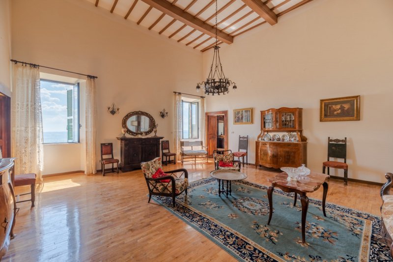 Historisk lägenhet i Montecchio