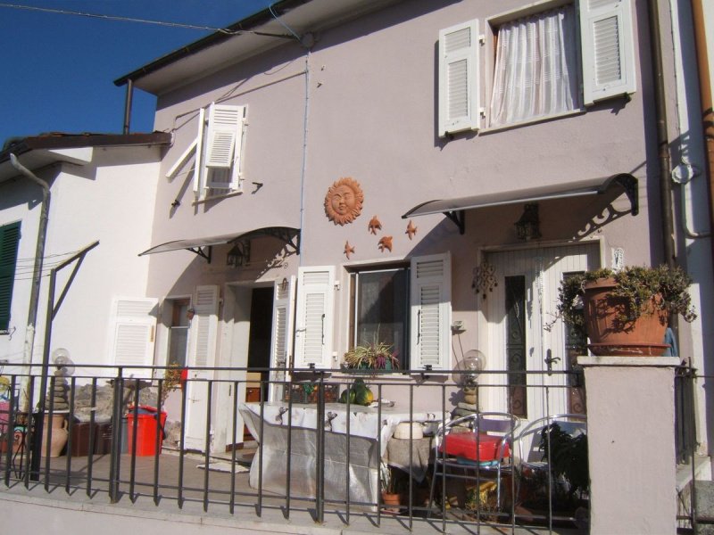 Half-vrijstaande woning in Casola in Lunigiana