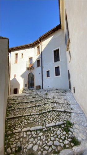Historisches Haus in Acciano