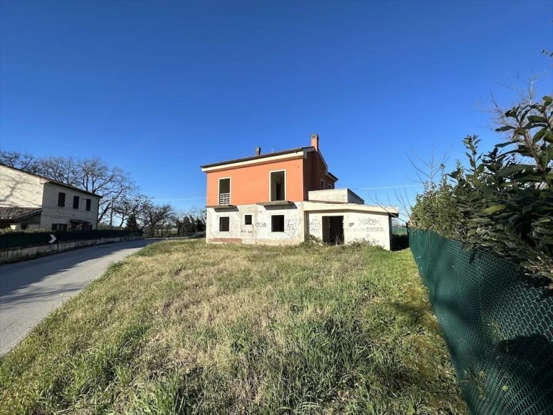 Detached house in Fano
