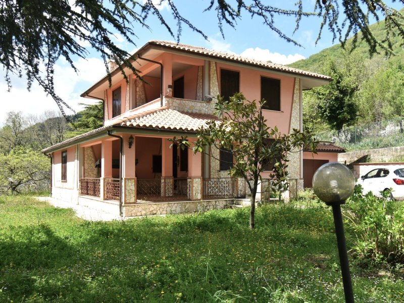 Villa i Maenza