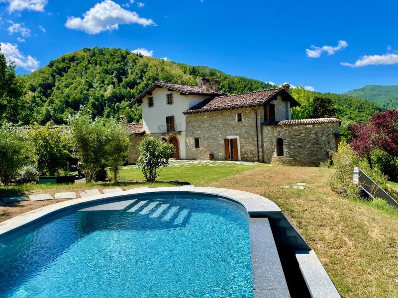 Klein huisje op het platteland in Piozzano