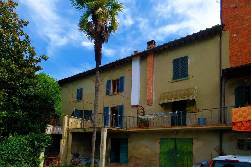Hus från källare till tak i Foiano della Chiana