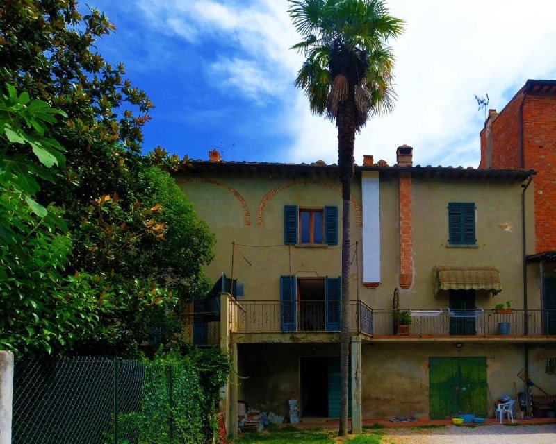 Hus från källare till tak i Foiano della Chiana