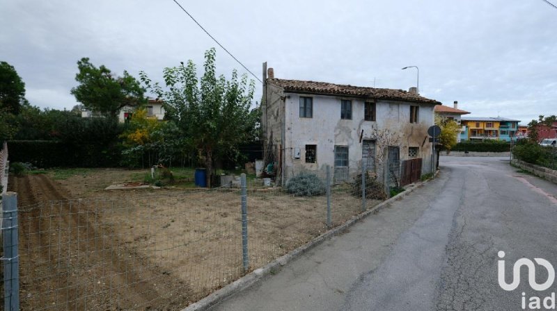 Klein huisje op het platteland in Castelbellino