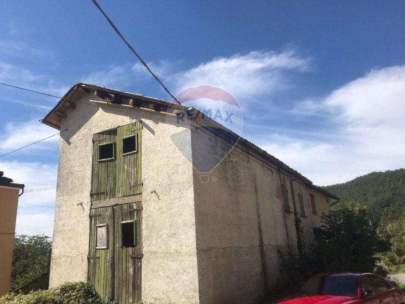 Klein huisje op het platteland in Santo Stefano d'Aveto