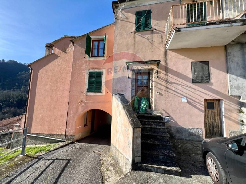Half-vrijstaande woning in Borghetto di Vara