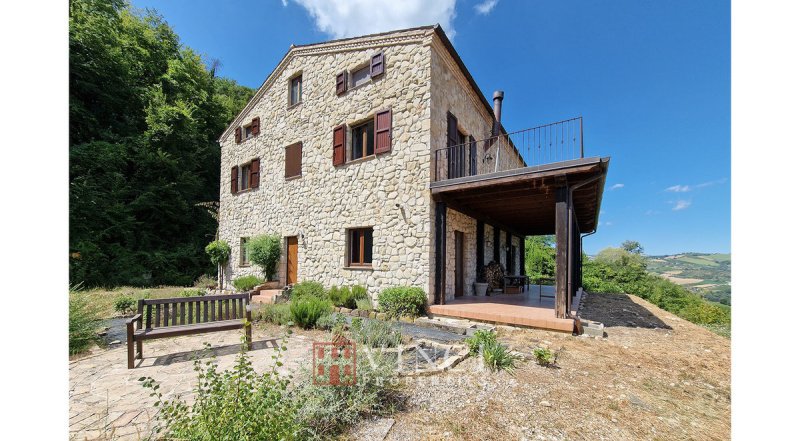 Klein huisje op het platteland in Montalto delle Marche
