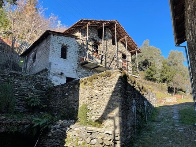 Hus på landet i Pianello del Lario