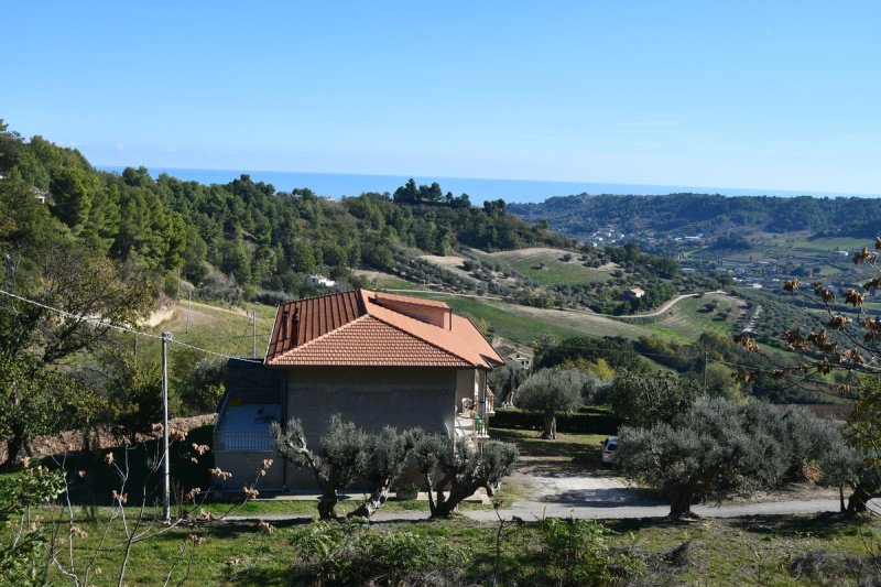 Отдельно стоящий дом в Монтефьоре-делл'Азо