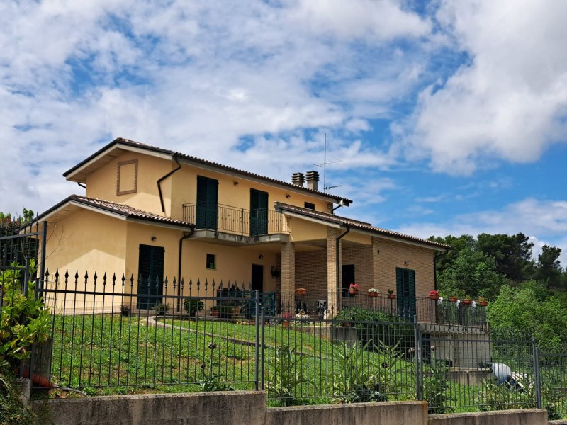 Villa en Montefiore dell'Aso