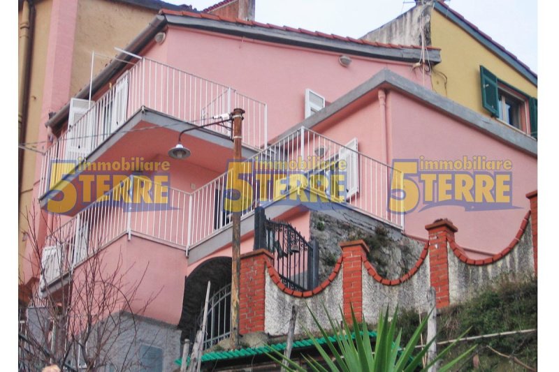 Half-vrijstaande woning in La Spezia