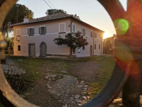 Historiskt hus i Canale Monterano