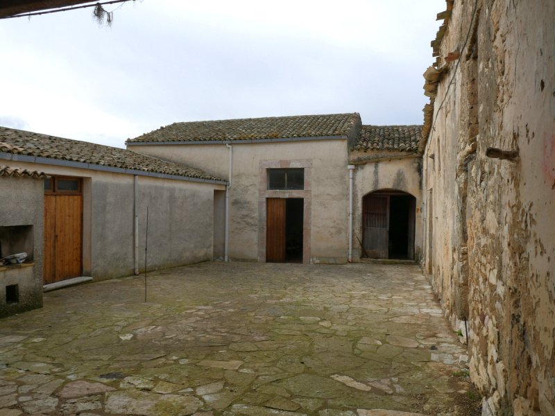Дом с внутренним двором в Кастелламмаре-дель-Гольфо
