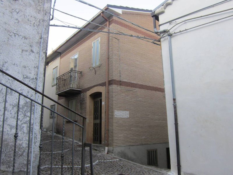 Detached house in Schiavi di Abruzzo