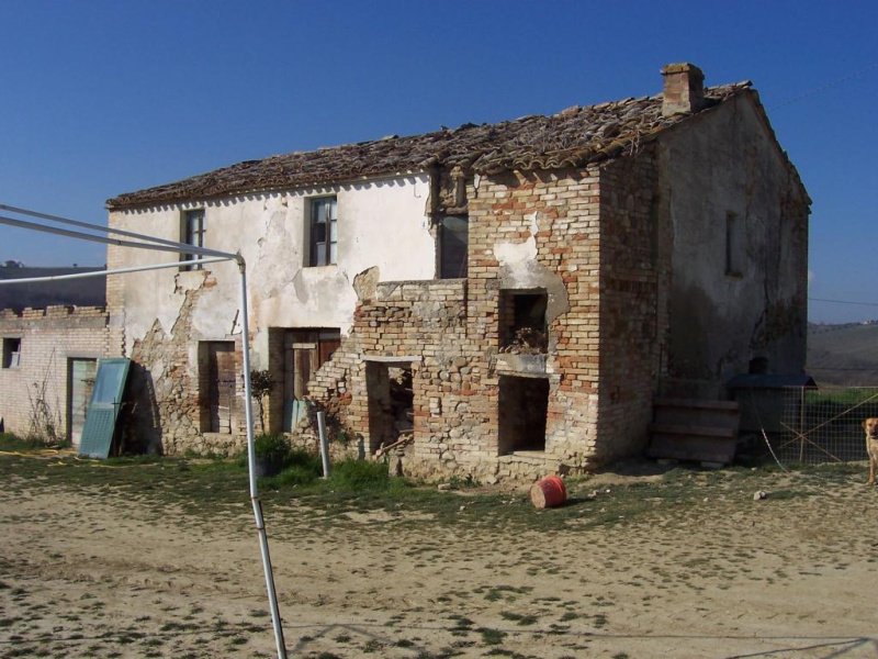 Klein huisje op het platteland in Monsampolo del Tronto