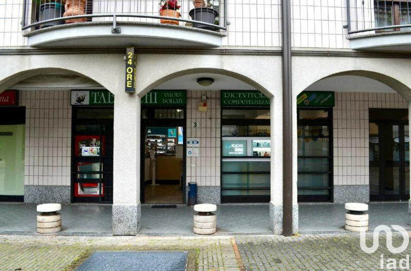 Edifício comercial em Nova Milanese