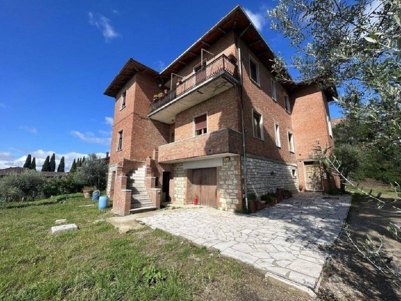 Detached house in Lucignano