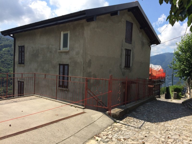 Detached house in Faggeto Lario