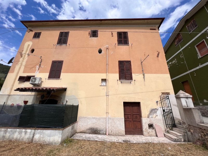 Casa geminada em Castel Sant'Angelo