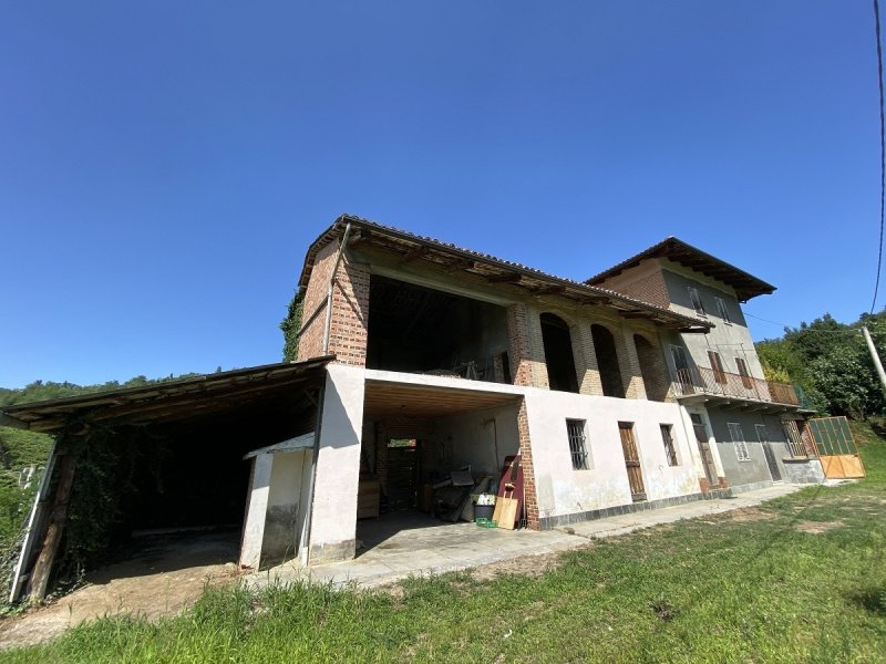 Half-vrijstaande woning in Montaldo Roero