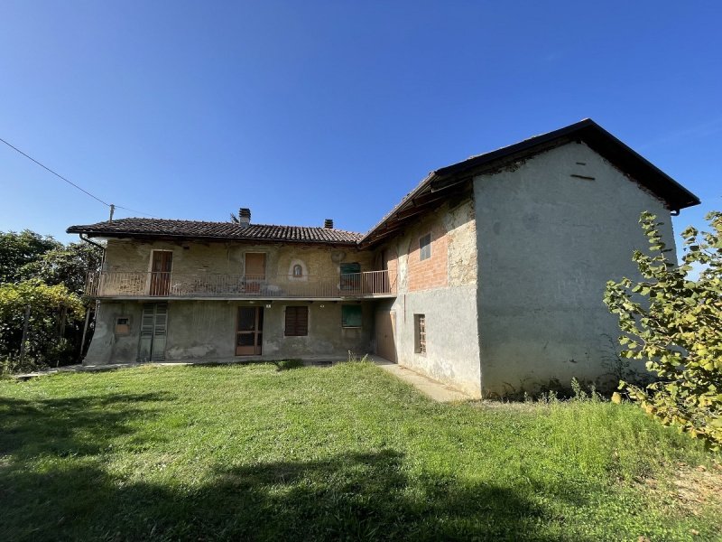 Haus in Cossano Belbo