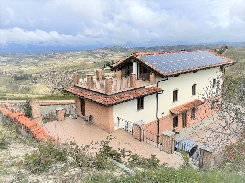 Maison individuelle à Castiglione Tinella