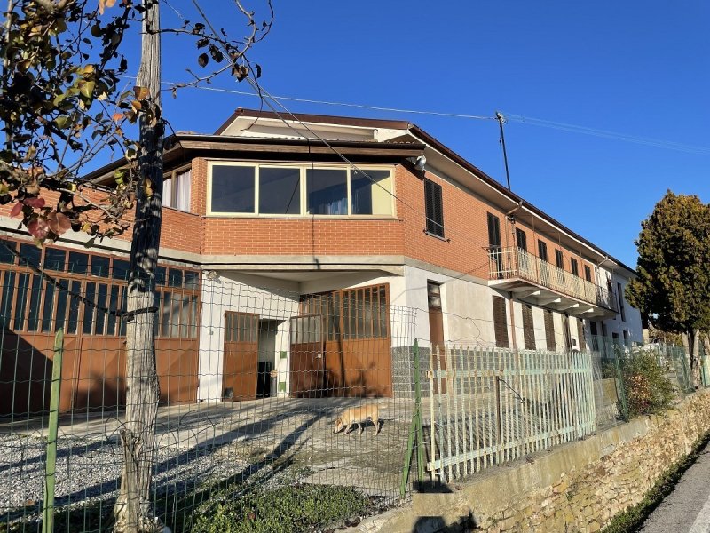 Einfamilienhaus in Santo Stefano Belbo