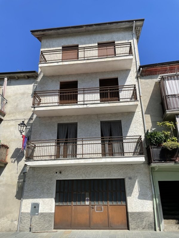 Detached house in Castino