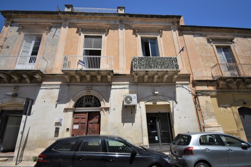 Appartement historique à Avola
