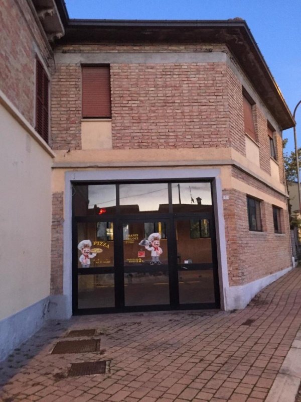 Commercial property in Cerreto d'Esi